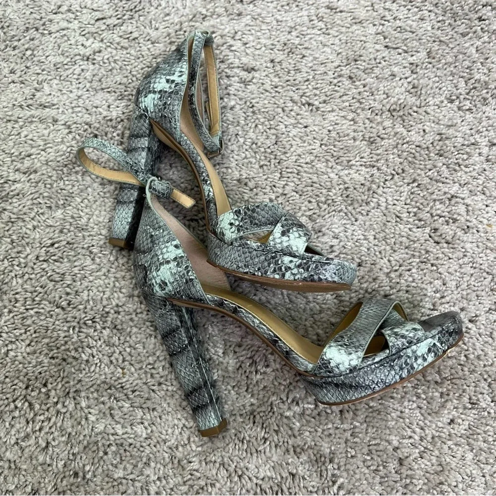 Micheal Kors strap heel. Size 71/2 color - Celadon #002